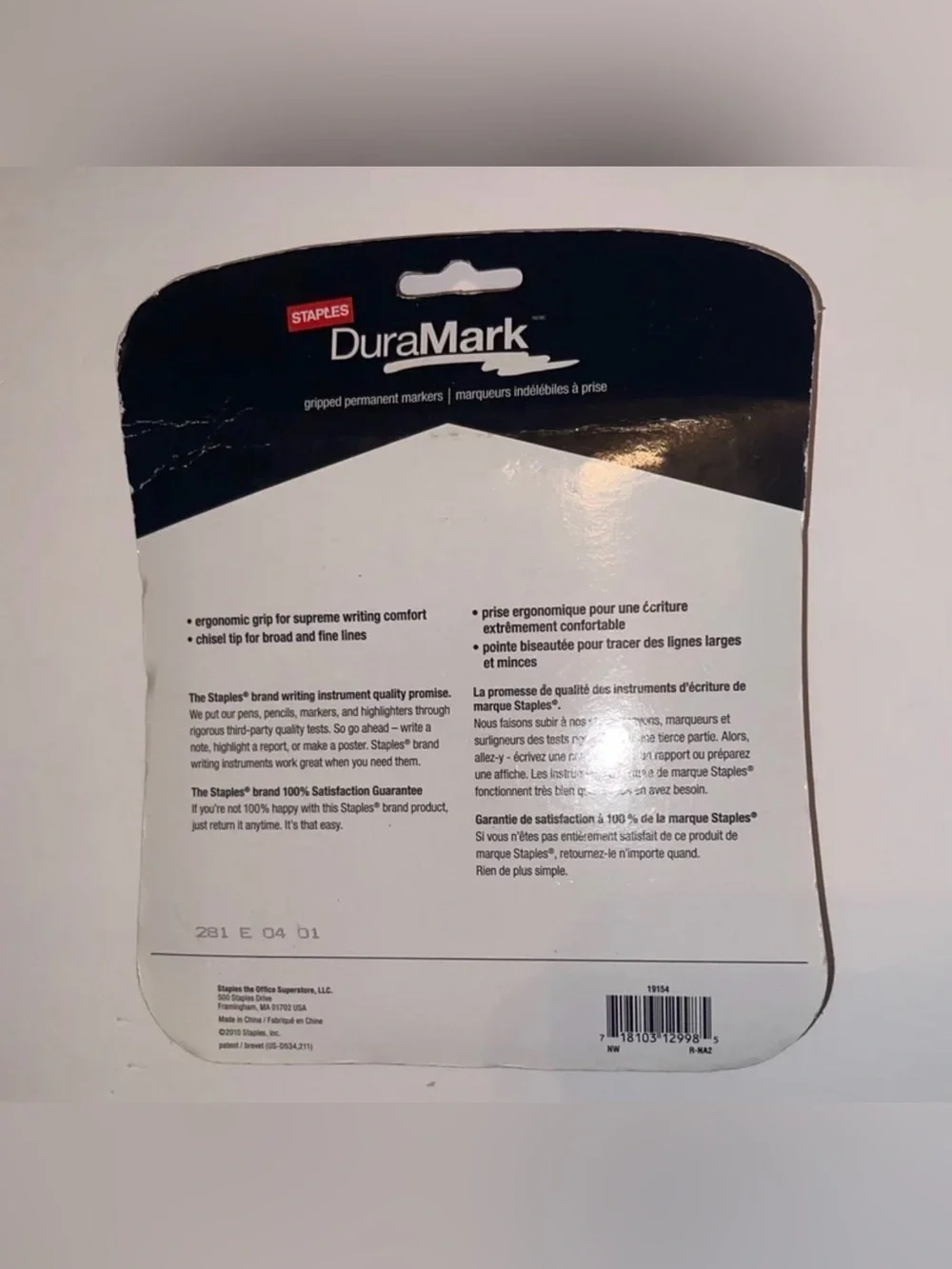 Staples DuraMark Comfort Grip, Chisel Tip Permanent Markets, 6 Count